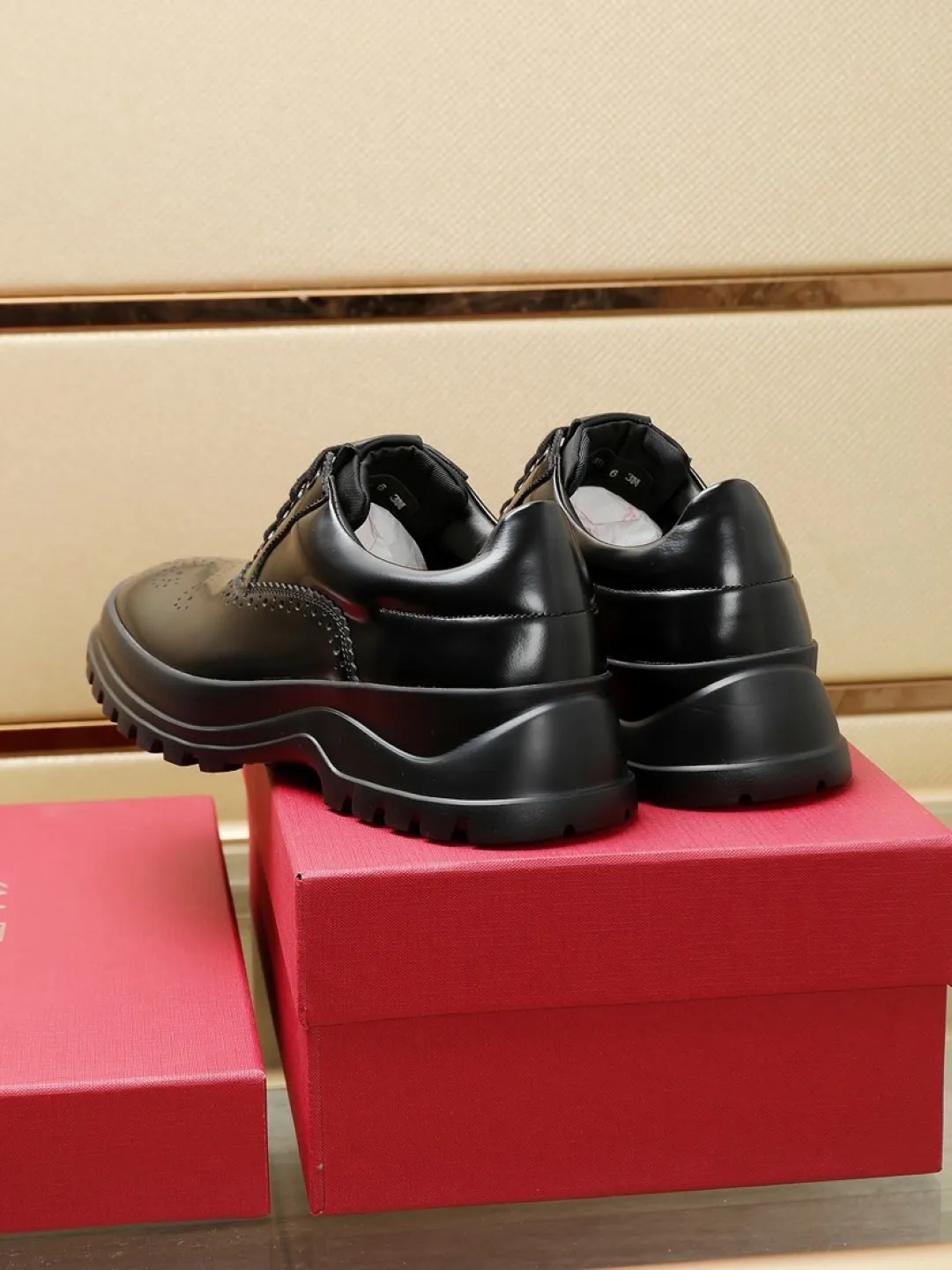 Factory P680💰🔥《Ferragamo》👏Latest•High-end top brand luxury~purchasing agent, top~quality. New fashionable business men's shoes 🔜The uppers are made of original first-layer open-edge beaded cowhide➕cowhide·lining, with fine workmanship. The original stylish and soft combination wear-resistant and non-slip outsole is light and comfortable on the feet. The real thing looks better in real photos. Number of yards: 38--44 (45 and 46 can be customized)